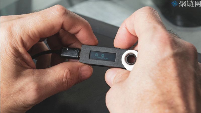 受俄羅斯的貨幣限制影響，投資者硬件加密錢包的需求增加